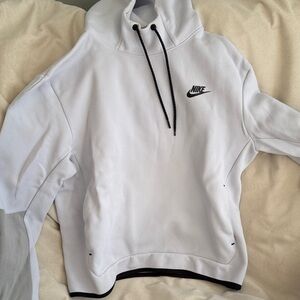 Nike Men's White and Black Hoodie Sweater